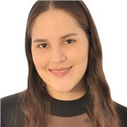 Docente de Lic. Pedagogía infantil imparte clases a todos los niños